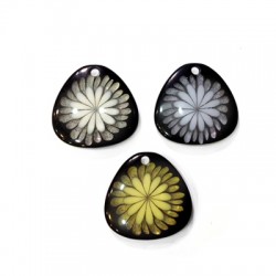 Resin Triangle Flowers 28mm