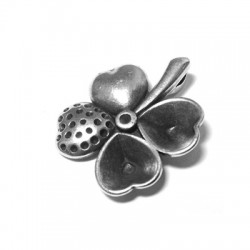 Colgante de Metal Zamak Trébol de 4 Hojas Corazones 28x24mm
