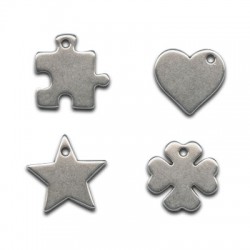 Quatre (4) Breloques melangées (Puzzle, Cœur, Étoile, Trèfle) en Métal/Zamac, ~ 20mm