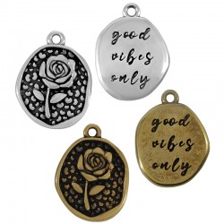 Charm en Zamak Martelé Irrégulier « good Vibes » avec rose 17 x 20 mm