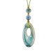 Collar con colgante ovalado de cerámica verde en cordón de ante