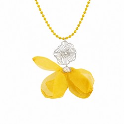 Κολιέ με Μεταλλικό Λουλούδι & Σιφόν Υφασμάτινα Κίτρινα Φύλλα