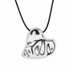 Collana con Cuore Argentato Testurizzato e Cordoncino a Serpentina