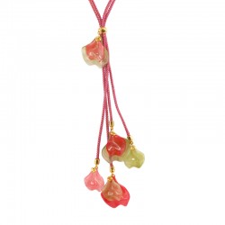 Collier avec Cordon Rose Torsadé et Feuilles en Acrylique Suspendues