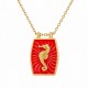 Collier avec pendentif en métal émaillé orange et motif hippocampe