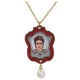 Collar con Marco de Madera Roja de Frida Kahlo y Perla