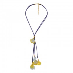 Collier avec Cordon Bleu Torsadé et Feuilles en Acrylique Suspendues