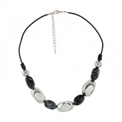 Collana moderna con perline argento e nere su cordoncino nero