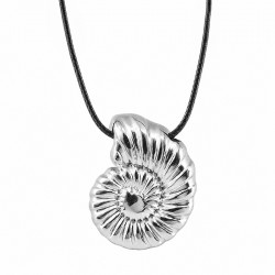 Collana con Pendente a Conchiglia in Metallo Argentato su Cordino Nero