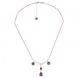 Collar con Perlas, Cristales Geométricos Morados y Abalorios