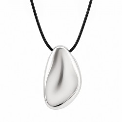 Collier avec pendentif en métal argenté sur cordon noir