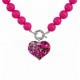 Collier Rétro Pop avec Perles Fuchsia et Pendentif Cœur en Plexiglas