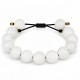 Bracelet avec perles en bois blanc et intercalaires en métal doré