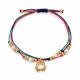 Bracciale con granchio smaltato bianco e cordoncini multicolori