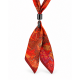 Collier avec Foulard à Fleurs Rouge et Cube Noir