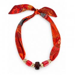 Collier avec Foulard Rouge et Perles Marron et Dorées