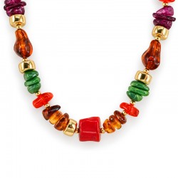 Collier avec perles multicolores de formes irrégulières et touches dorées
