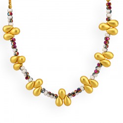 Collar con Cadena Dorada, Separadores y Dije Metálico en Forma de Lágrima