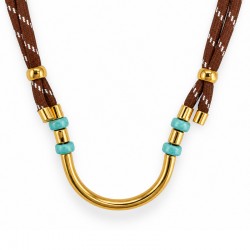 Collar con Tubo Dorado y Separadores de Turquesa en Cordón Marrón