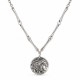Collier avec pièce en argent gaufrée sur une chaîne en argent