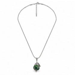 Collar Con Una Cuenta De Cerámica Verde Y Una Tapa De Plata