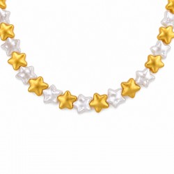 Collier avec des étoiles en perles blanches et des perles dorées en forme d'étoile