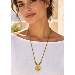 Collana con Ciondolo Etnico Dorato e Perline su Cordoncino Color Oliva