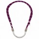 Collier avec tube incurvé argenté et entre-chaînes roses sur cordon violet