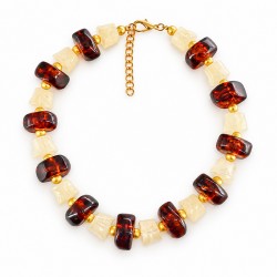 Collier avec perles crème-marron et entre-perles dorés
