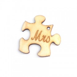 Ciondolo di Legno Puzzle con scritta "Mrs" 28x29mm