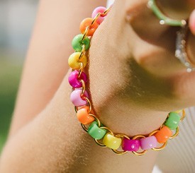 BRACELET W/ ACRYLIC BEADS