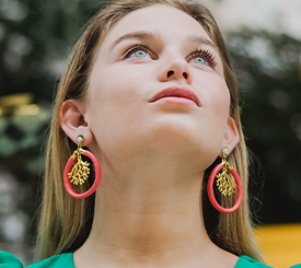 EARRING W/ GOLD CORAL