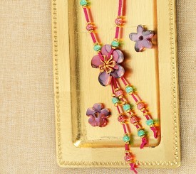 NECKLACE W/ FLOWERS