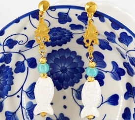 EARRINGS W/ WHITE FISH