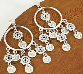 EARRINGS W/ FLOWERS