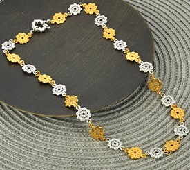 NECKLACE W/ FLOWERS