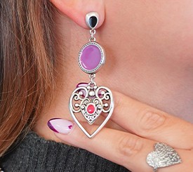 EARRING W/ HEART & ENAMEL