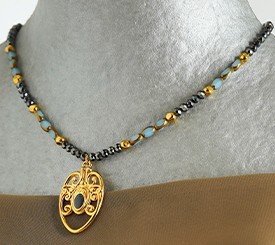 NECKLACE W/ OVAL PENDANT