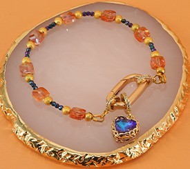 BRACELET W/ GLASS HEART