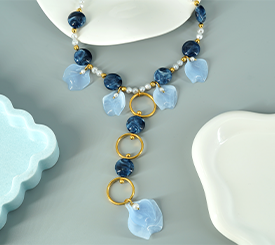 NECKLACE W/ ACRYLIC BEADS