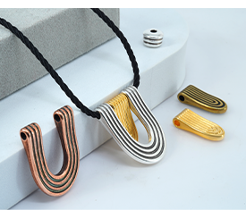 NECKLACE W/ GEOMETRICAL